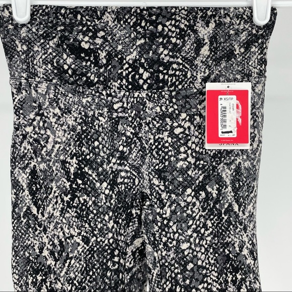 SPANX NWT FAUX LEATHER SNAKE SHINE LEGGINGS GRAY WHITE - Picture 7 of 12